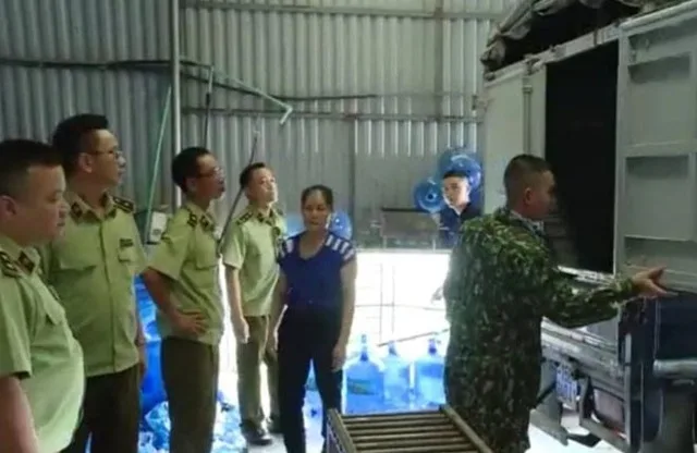 Vụ lấy nước mương thải đóng bình “tinh khiết”: Tiêu thụ cả ở 1 số trường học 4
